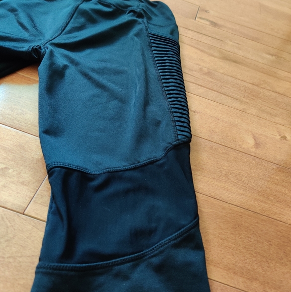 Workout Leggings - Picture 2 of 7